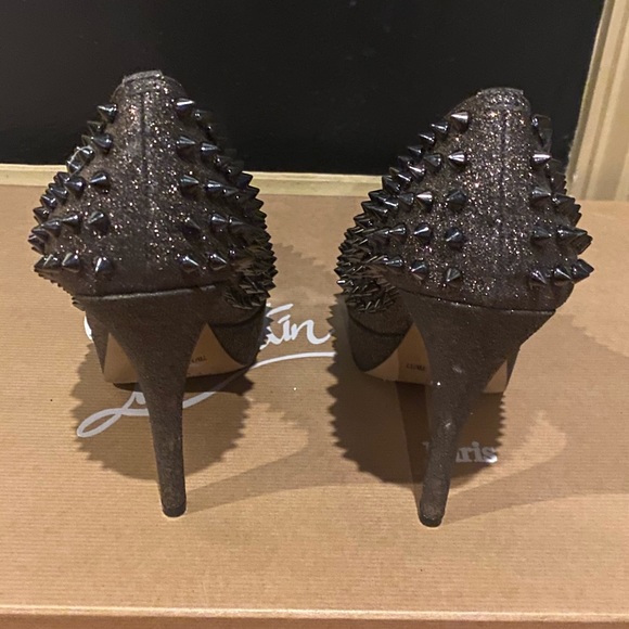 Vince Camuto Madelyn Spiked Pumps Size 7B/37 - Picture 4 of 7